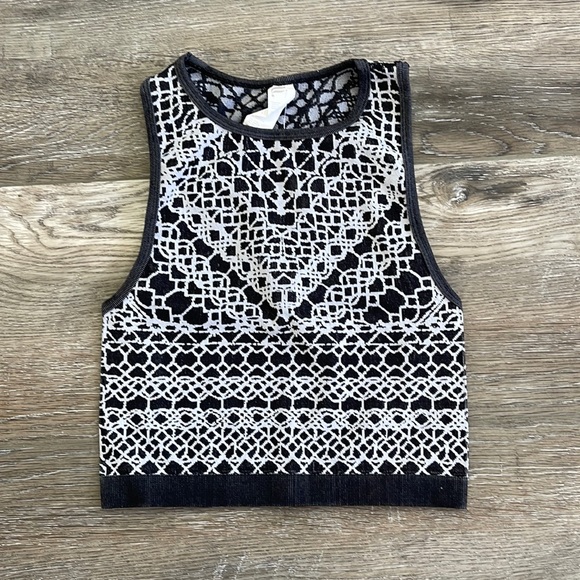 Fabletics Tops - Fabletics crop top NWT size S